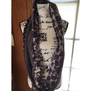 COPY - Infinity Scarf Loopy in Love Womens Scarve black n white